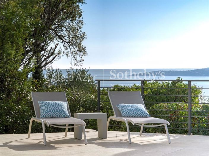 Image No.19-6 Bed Property for sale