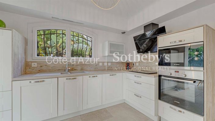 Image No.10-6 Bed House for sale