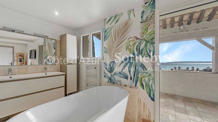 Image No.14-6 Bed House for sale