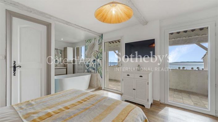 Image No.15-6 Bed House for sale