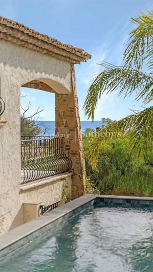 Image No.20-6 Bed House for sale