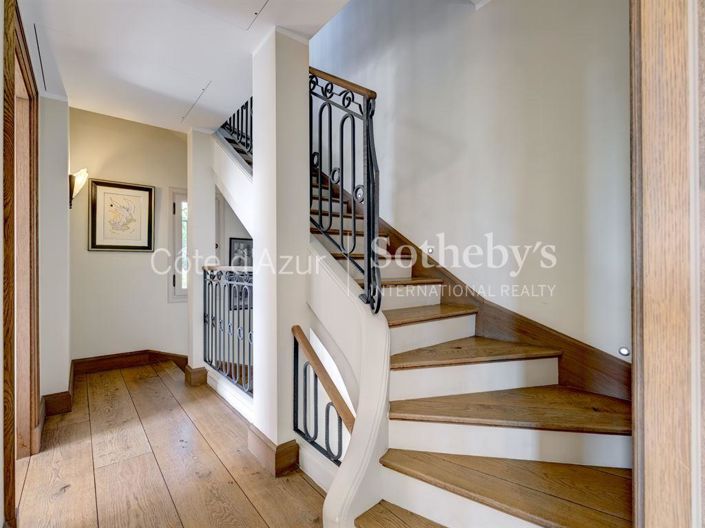 Image No.12-4 Bed Property for sale