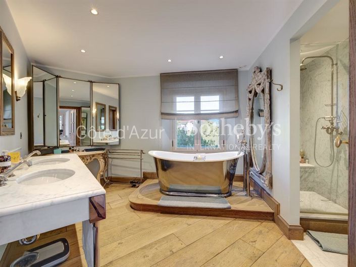 Image No.14-4 Bed Property for sale