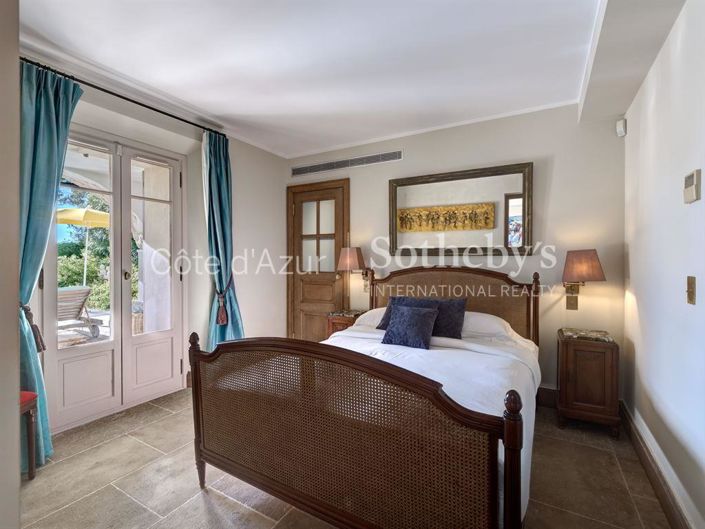 Image No.17-4 Bed Property for sale