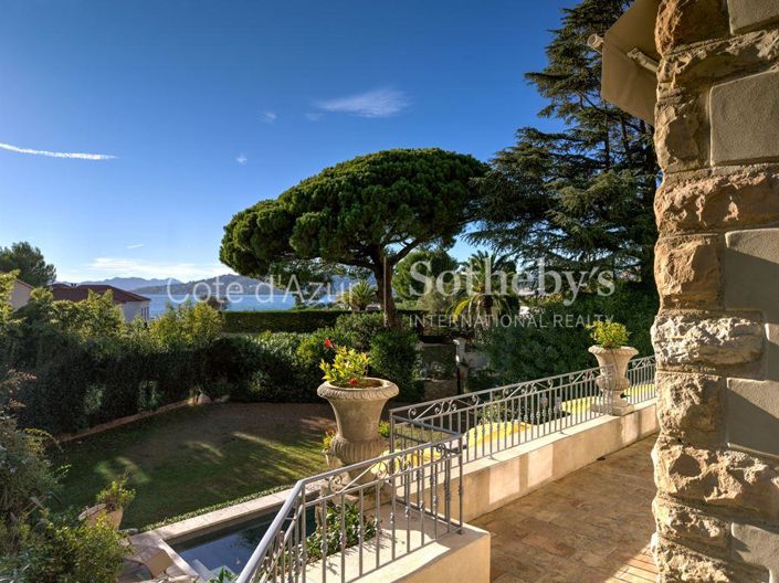 Image No.2-4 Bed Property for sale