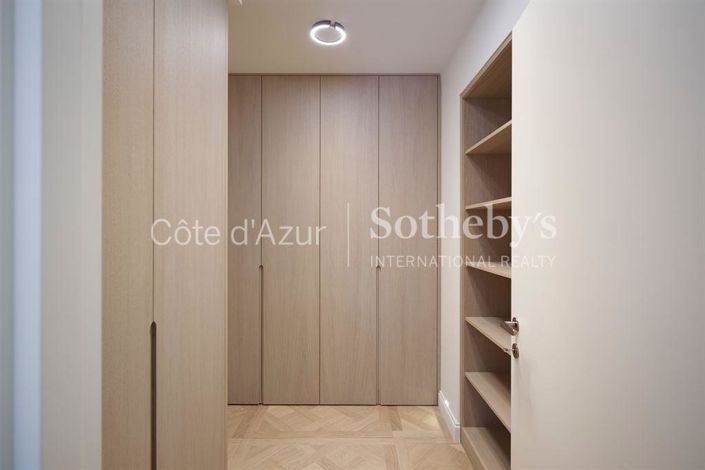 Image No.10-3 Bed Property for sale