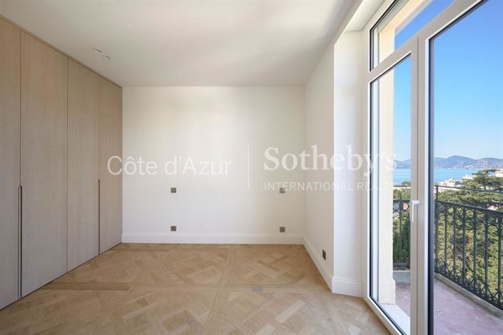 Image No.11-3 Bed Property for sale