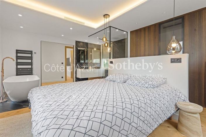 Image No.7-4 Bed Property for sale