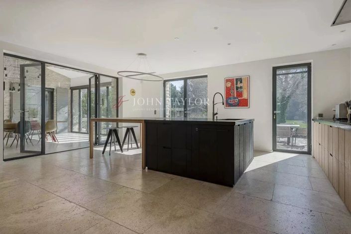 Image No.11-6 Bed House for sale