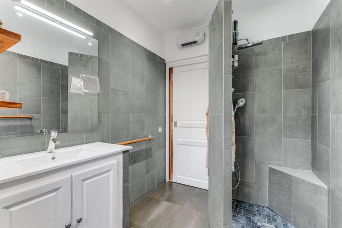 Image No.24-4 Bed House for sale