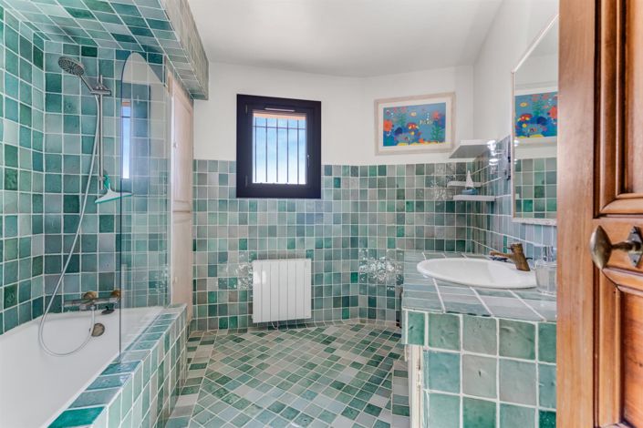 Image No.26-4 Bed House for sale