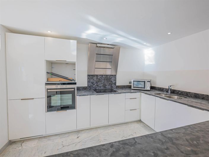 Image No.6-2 Bed House for sale