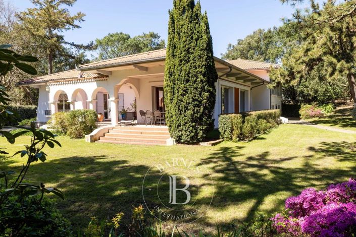 Image No.12-9 Bed House for sale