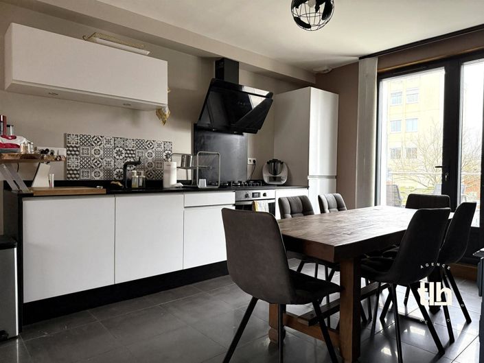 Image No.10-4 Bed House for sale