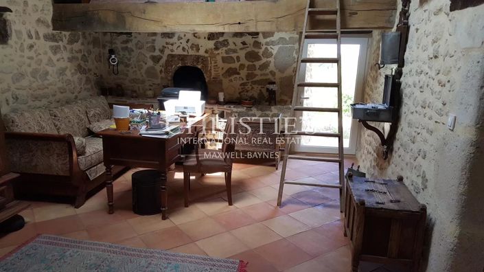 Image No.7-7 Bed House for sale