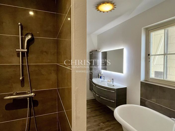 Image No.10-6 Bed House for sale