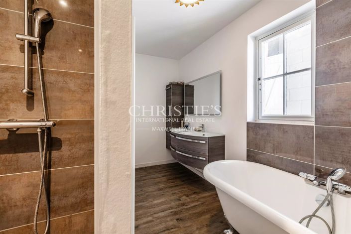 Image No.12-6 Bed House for sale