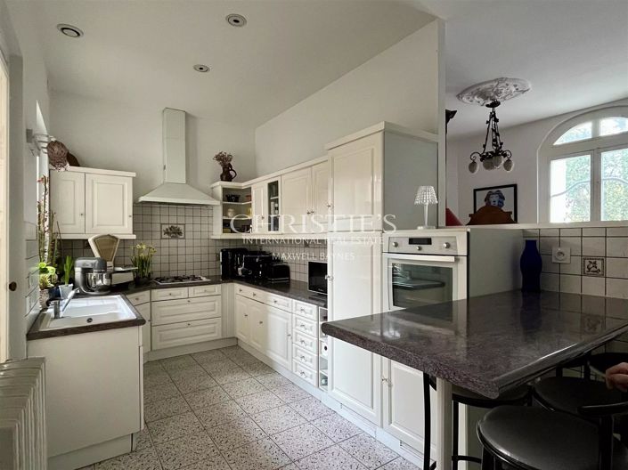 Image No.6-6 Bed House for sale