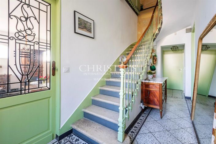 Image No.7-6 Bed House for sale