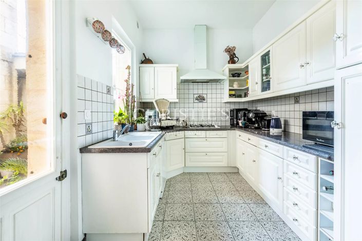 Image No.8-6 Bed House for sale