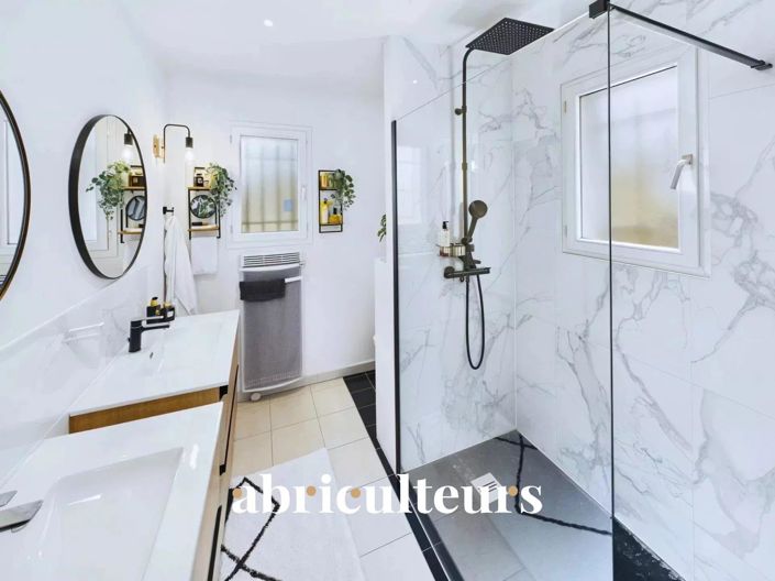 Image No.11-8 Bed House for sale