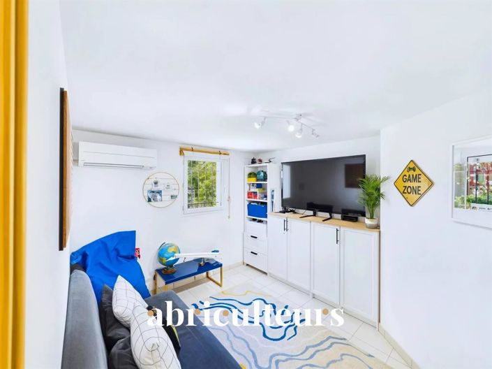 Image No.16-8 Bed House for sale