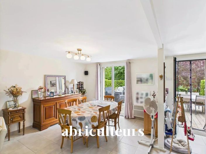 Image No.6-4 Bed House for sale