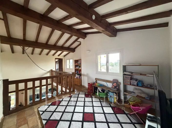 Image No.9-6 Bed House for sale