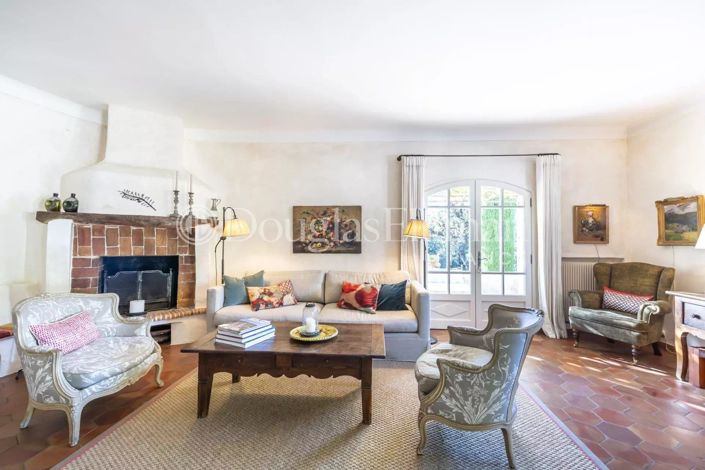 Image No.10-4 Bed House for sale