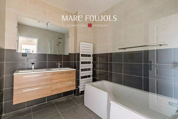 Image No.10-5 Bed House for sale