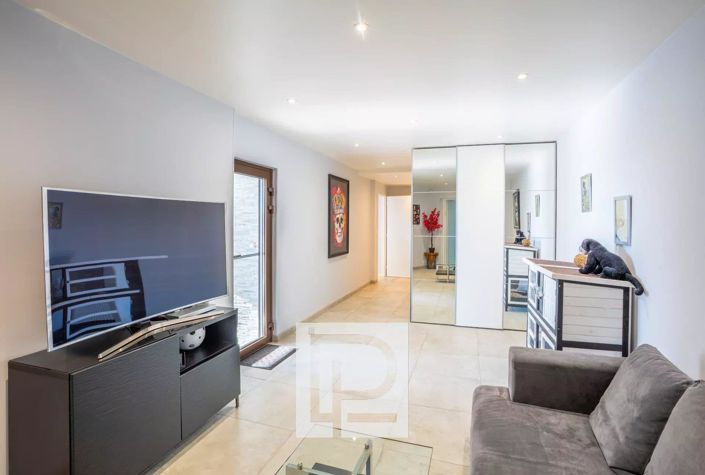 Image No.16-5 Bed House for sale