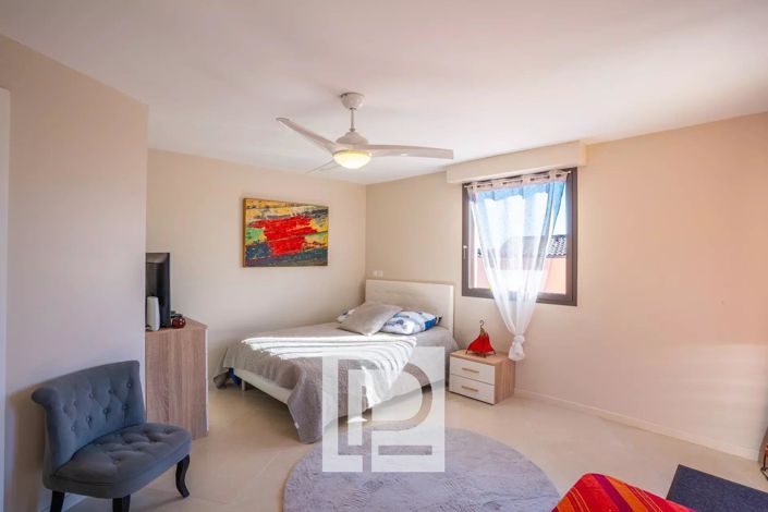 Image No.18-5 Bed House for sale