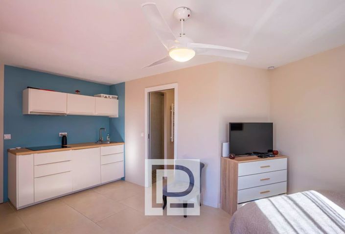 Image No.19-5 Bed House for sale