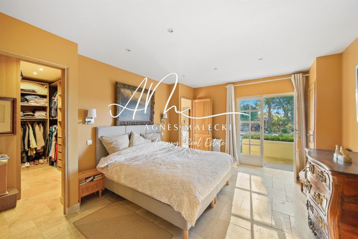 Image No.7-5 Bed House for sale