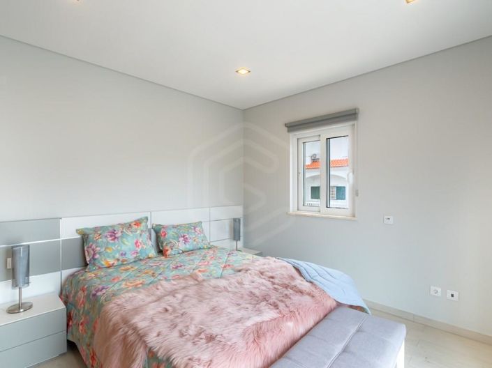 Image No.10-4 Bed House for sale