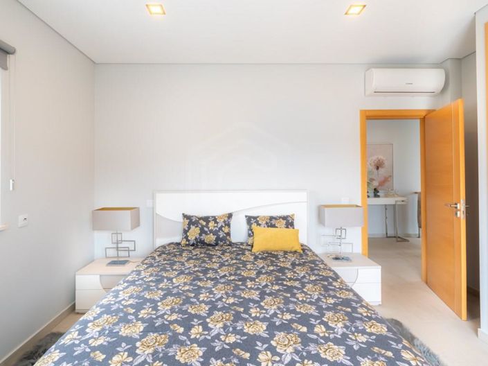 Image No.14-4 Bed House for sale