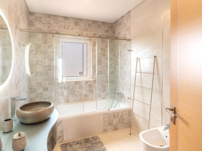 Image No.18-4 Bed House for sale