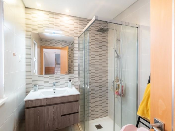 Image No.21-4 Bed House for sale