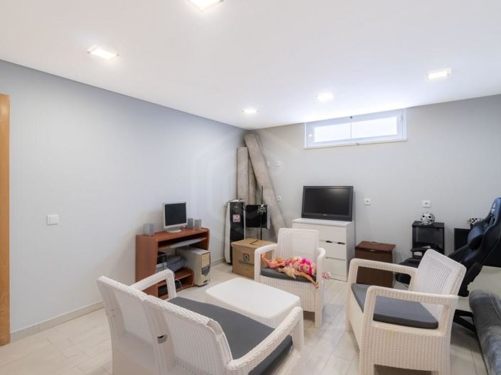 Image No.27-4 Bed House for sale