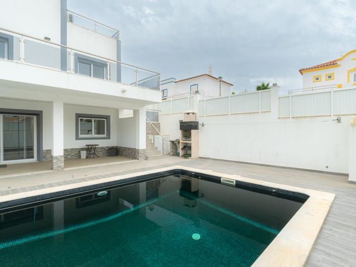 Image No.28-4 Bed House for sale