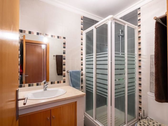 Image No.15-4 Bed House for sale