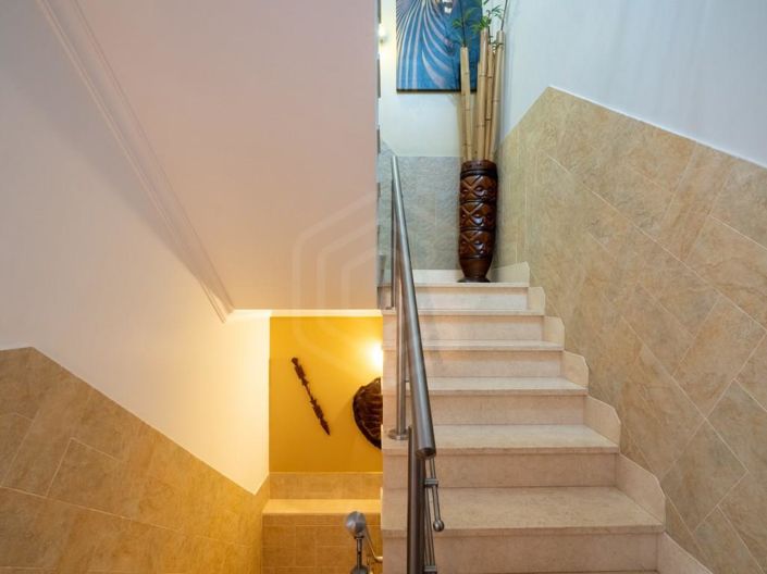 Image No.18-4 Bed House for sale