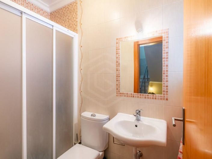 Image No.19-4 Bed House for sale