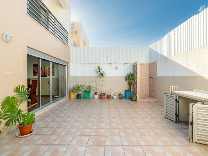Image No.2-4 Bed House for sale