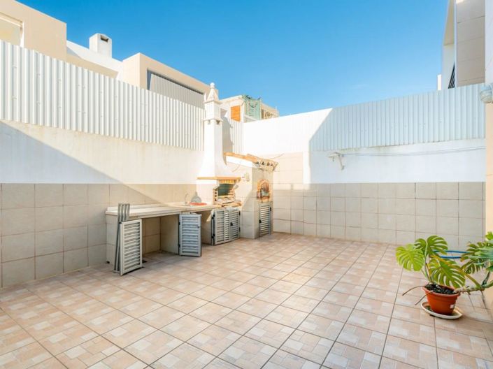 Image No.20-4 Bed House for sale