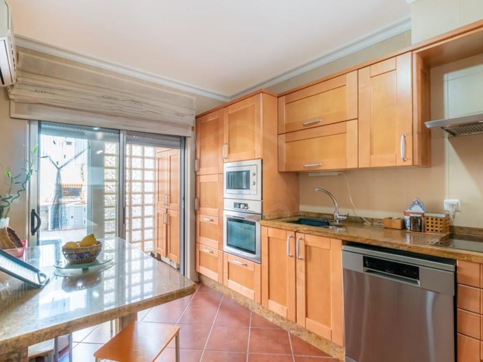 Image No.6-4 Bed House for sale