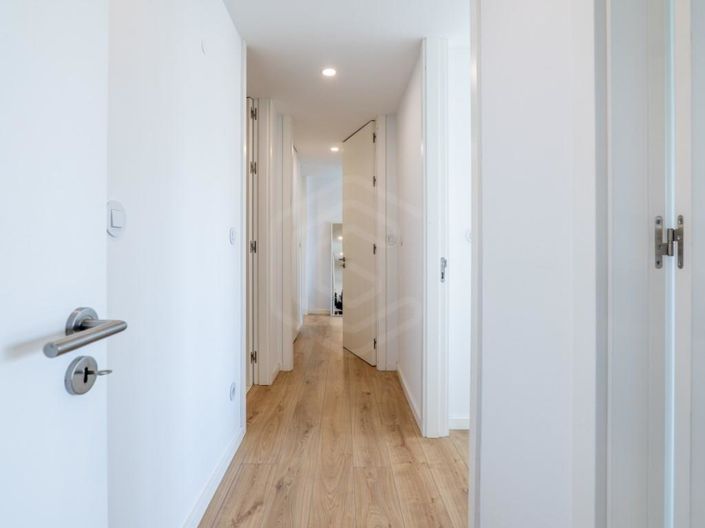 Image No.21-3 Bed Apartment for sale