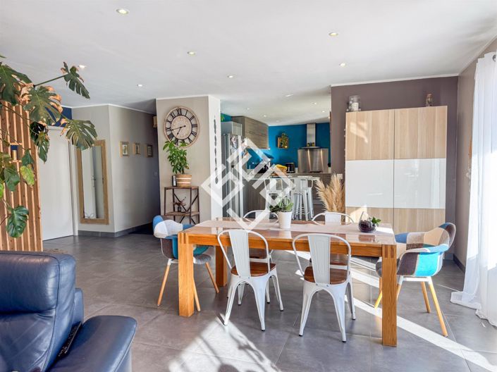 Image No.3-4 Bed House for sale