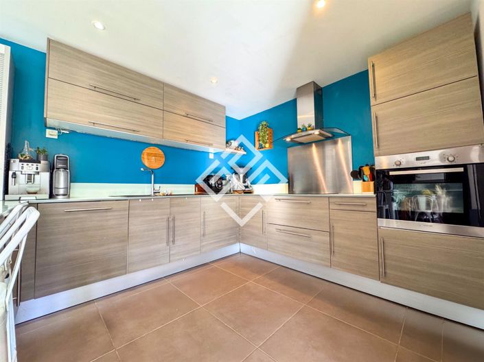 Image No.6-4 Bed House for sale