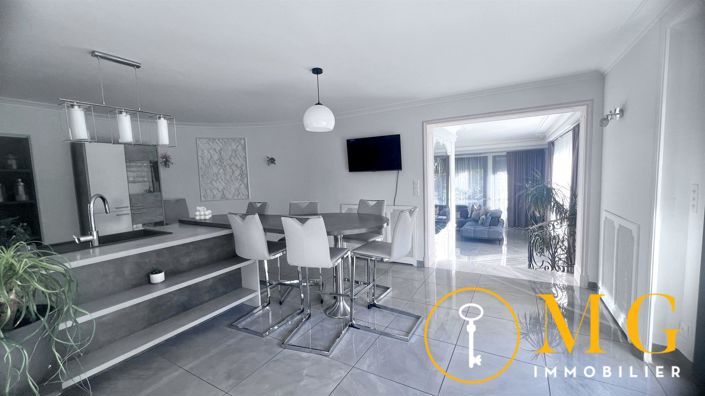 Image No.4-6 Bed House for sale